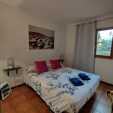 Casa Amb Encant I Amplia Sortida Al Jardi